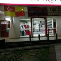 Subang jaya lrt station is 800 yards from the property and the nearest airport is sultan abdul aziz shah airport, a 6.8 miles drive away. Bank Islam Jalan Putra Mahkota 7 7a Putra Heights
