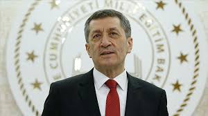 Yüz yüze eğitime hasret kalan binlerce öğrenci milli eğitim bakanı ziya selçuk'un yüz yüze eğitim ile ilgili yaptığı son dakika açıklamaları merak ediyor. Milli Egitim Bakani Selcuk Tan Bursluluk Sinavi Mufredati Aciklamasi