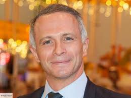He was member of the republicans (lr) until 2020, when he joined la république en marche! Samuel Etienne Apres L Annonce D Un Twitch Avec Jean Castex Il Repond Aux Critiques