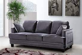 10 Modern Sofas According To 2018 Design Trends Modern Sofas Modern Interior Design 2018 Design Trends Modernsofas Nailhead Sofa Meridian Furniture Furniture
