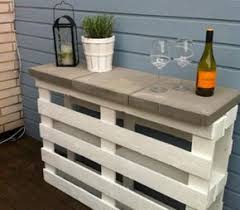 Bar De Jardin En Palette Bois Et Dalle Beton Pour Plateau Bricolage Maison Bar En Palette Palette Deco