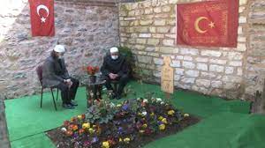 Anıt mezar şehit ahmet erim yazılı. Ustad Kadir Misiroglu Nun Vefatinin 2 Sene I Devriyesi Munasebetiyle Kabri Basinda Kur An Tilaveti Youtube