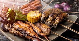 Kineski Grill Party Na Bundeku Slatko Kiseli Okusi Otvorene Vatre Grill Party Grilling Food