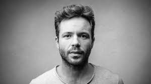 Dee Gill's Instagram, Twitter & Facebook