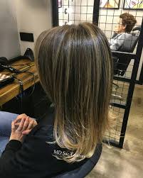 Koyu Renk Saclarinizi Birkac Acik Ton Ile Hareketlendirmeye Ne Dersiniz Mdmetindemir Balyaj Isilti Isiltilisaclar Hair Sac Koyu Renk Sac Balyaj