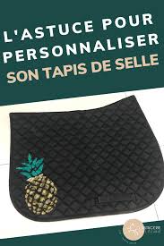 L Astuce Diy Pour Personnaliser Son Tapis De Selle Tapis Equitation Soins Des Chevaux Tapis