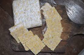 Tuangkan tepung terigu, tepung beras, tepung sagu, dan kucai. Cara Cara Buat Tempe Secara Homemade Hanya Guna 3 Bahan Mudah Je Rupanya