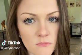 Obukla je venčanicu za venčanje svog sina