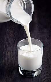 Dès que les beaux jours reviennent, les mouches réapparaissent. Un Melange De Lait Poivre Et Sucre En Poudre