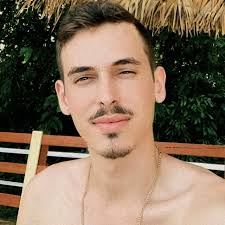 Se é assim que se fala em inglês, não precisa se corrigir.