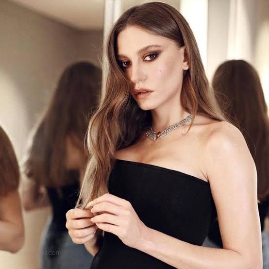 Serenay Sarıkaya Kimdir? Kaç Yaşında ve Nereli?