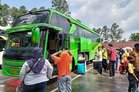 Larangan mudik lebaran 2021 akan diberlakukan mulai 6 mei sampai 17 mei 2021. Trik Pemudik Lolos Dari Larangan Mudik Lebaran 2021 Curi Start Pulang Kampung Halaman All Kompas Com