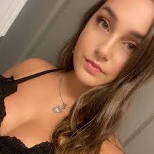 Savannah Evans's Instagram, Twitter & Facebook