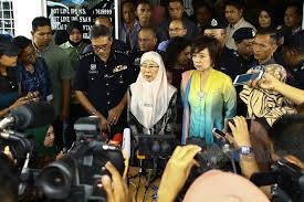 Punca utama adalah disebabkan kebocoran usus kerana tidak menjamah makanan dalam tempoh masa yang lama serta stress yang berpanjangan. Kematian Nora Anne Kedutaan Bantu Dokumentasi Metrotv