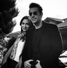 Birce akalay, who turned 37, celebrated her new age with a party attended by her close friends. Dizicibagyan On Twitter Birce Akalay Ibrahim Celikkol Siyahbeyazask Farketmeden