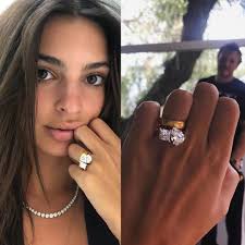 Emrata Shows Off Her Engagement Ring We Totally Love It Follow Bollywoodcur Celebrity Engagement Rings Ruby Engagement Ring Vintage Womens Engagement Rings