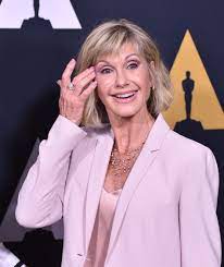 In an interview with people, the grease star said she is feeling great and ready to take on the world. Olivia Newton John Recupera La Chaqueta De Cuero Subastada Que Lucia En Grease