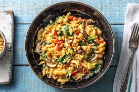 Sommerliche Spinat Spatzle Pfanne Rezept Hellofresh Rezept Rezepte Einfache Gerichte Gesund Kochen Rezepte