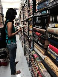 Are You A Book Lover Visit The Blossoms Book Store Read More Http Www Padhaaro Com Blog 25 Things To Do In Bangalore Bookstore Book Lovers Mysuru