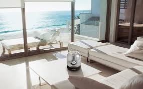 The aura studio 2 combines iconic design, ambient lighting, and high quality audio performance in a bluetooth speaker. Aura Studio 2 Harman Kardon Auf Den Spuren Des Legendaren Isub Euronics Trendblog