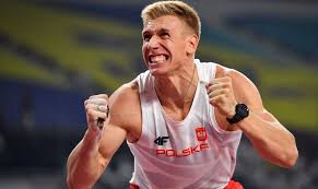 5.55 anche per l'ex campione del mondo pawel wojciechowski. Piotr Lisek Medal Dla Corki Lekkoatletyka Rp Pl