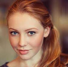Style your red hair with some loose curls, wear an elegant striped dress with minimum or no accessory. Heavenlyredheads Stunning With Those Blue Eyes Beautiful Red Hair Red Hair Woman Redhead Hairstyles