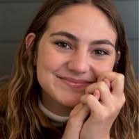 Vivian Wright's Instagram, Twitter & Facebook