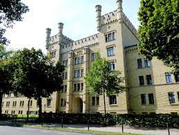 Die dkb ag mit hauptsitz in berlin wurde 1990 gegründet. Dkb Service Gmbh Exklusiv Partner Partnerkreis Industrie Wirtschaft Wirtschaft Transfer Gesellschaft Universitat Potsdam