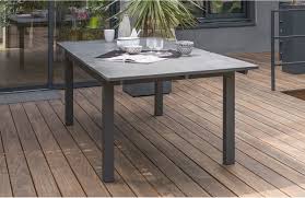 Agrémentée de bancs, de chaises de jardin ou des fauteuils extérieurs, elle sera une des clés de la réussite de vos moments conviviaux en favorisant la proximité. Table De Jardin Extensible En Aluminium Et Verre Pour 12 Personnes Dcb Garden Miami