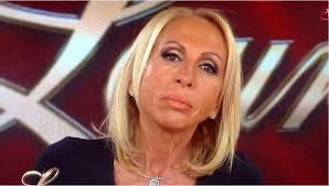 La expareja de laura bozzo compartió en instagram una fotografía que muestra la mano de una mujer sobre la mano de un hombre, ambos sosteniendo el timón un auto. Laura Bozzo Compartio Extrana Foto En Instagram Y Usuarios Lanzan Insolitos Mensajes Espectaculos Correo