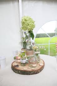 Besonders beliebt bei vintage hochzeiten sind t1 oder t2 vw busse, mini cabrios oder fiat 500 modelle oder gar vw. Wedding Hochzeit Dekoration Vintage Blumen Flaschen Diy Holz Tischdekoration Dekoration Hochzeit Hochzeit Tischdekorartion Tischdekoration Gartenparty