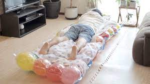 ダイソーの風船とふとん圧縮袋でつくる 400円のエアマット 想像以上にしっかりしてたよ roomie ルーミー 模様替え インテリア 工夫 小さなバルコニーの装飾