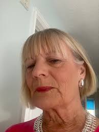 This dress was a surprise, although I love the print I thought at 5'6” it  might be a bit too short for me, but I ❤️ it