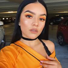 Quien quiere un GRWM con este outfit y makeup😏🍊✨