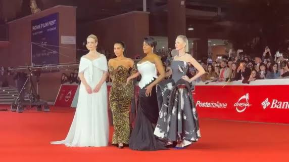 L'anteprima mondiale di «All’s Fair» alla festa del cinema di Roma: Kim  Kardashian e Naomi Watts tra le star sul red carpet