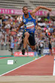 Yulimar rojas bate el récord mundial de triple salto la venezolana del barça, con una marca de 15,43 metros, acabó en el meting indoor villa de madrid con la anterior plusmarca de lebedeva (15,36. Triple Salto Wikipedia La Enciclopedia Libre
