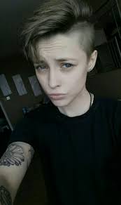 Clean my own personal visage on things that make up modern day androgynous gentlewomen. Pin On Undercut Femme Carre Et Frange
