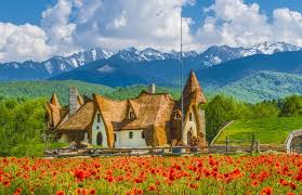 Castelul de lut, este structurat pe doua nivele, parter si mansarda. Sibiu Hunedoara Castelul De Lut Alba Iulia SighiÈ™oara Panda Tour