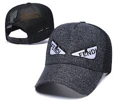 Quand on dit casquette en cuir, on pense souvent aux chapeaux que portent les aviateurs et qu'il est difficile de trouver des casquettes traditionnelles faites en cuir. Casquette Homme Luxe Ff