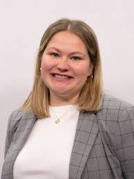 Sara Maloney's Instagram, Twitter & Facebook