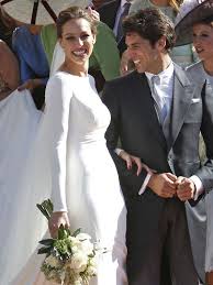 Carmen ordóñez sí pudo ejercer de madrina de cayetano en la boda de éste con blanca romero en 2001, cuando lució un bonito. La Boda De Cayetano Rivera Y Eva Gonzalez Eva Gonzalez Boda Boda Vestidos De Novia Sencillos
