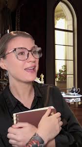 The Woman Who Spilled The Dessert in The Trunk of Car