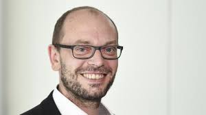 Marie cau, first openly transgender mayor in france; Tessa Ganserer Die Erste Offen Transidente Politikerin Deutschlands
