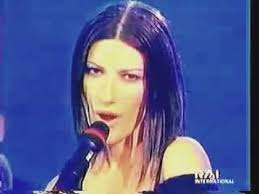 E ritorno da te (literally i comeback to you) is a song by italian recording artist laura pausini, released in september 2001 as the lead single from her first compilation album, the best of laura pausini: Laura Pausini E Ritorno Da Te Domenica 2002 Youtube