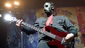 Slipknot bass player paul gray died after a suspected drug overdose in 2010 it comes after paul gray, the band's bassist, left millions of fans in mourning after he was found dead in a hotel room. Slipknot Drummer Jay Weinberg Beruhrende Worte An Paul Grays Grab