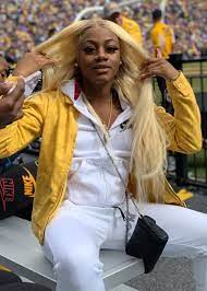 Not only fast but we can't deny her style is blazing, she's unapologetically confidant and we love everyting about this winner. Sha Carri Richardson Height Weight Family Facts Education Biography