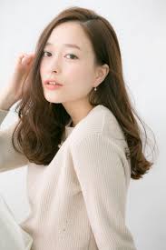 働く女性のオシャレを応援 オフィスにぴったりのヘアスタイルご紹介 髪型 ロング 髪 色 面長 髪型