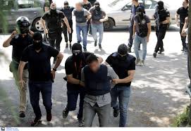 Συμπλοκή μεταξύ βαρυποινίτη και του αντιεξουσιαστή γιάννη δημητράκη σημειώθηκε στις φυλακές του δομοκού το. Sakkas Dhmhtrakhs Sarwnoyn Ta Panta Meta Th Lhsteia Sto Axepa