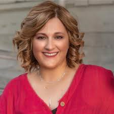 Robyn Roberts, Broker