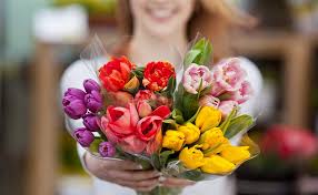 On the street, there are lots of flowers and gifts like chocolate, stuffed animals, etc. Is Flower A Perfect Valentine S Day Gift For Him